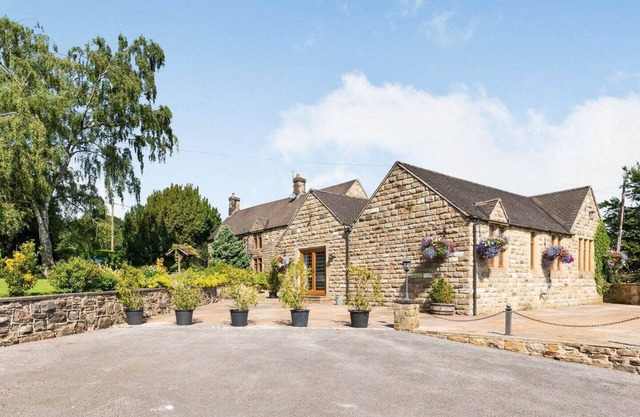 4 bedroom accommodation in Ashover, near Matlock