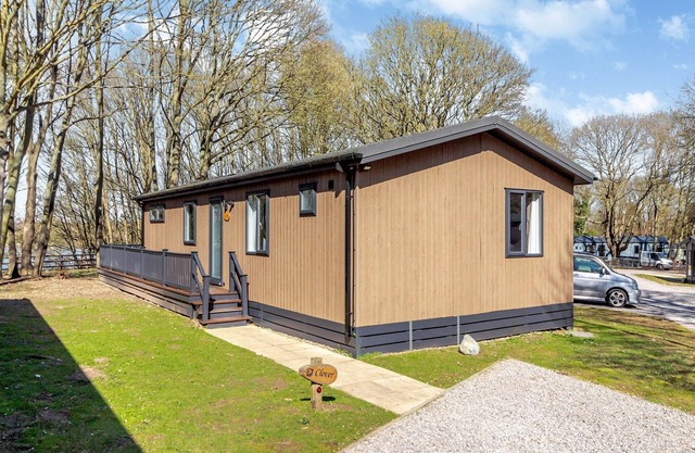 4 bedroom accommodation in Woolverstone, Ipswich