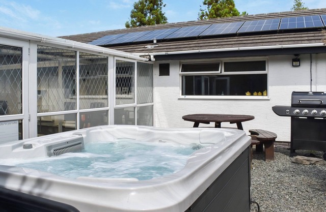 4 bedroom accommodation in Aberystwyth