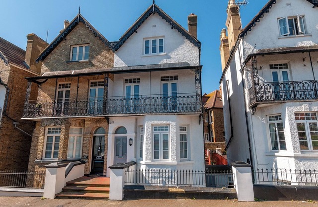 Luxurious accommodation ideal for all the family, less than 100 yards from the beach.