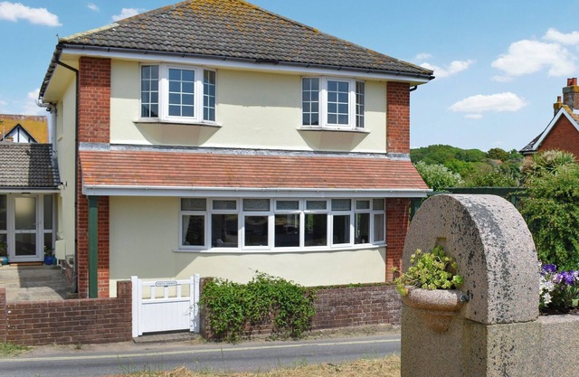 4 bedroom accommodation in Freshwater