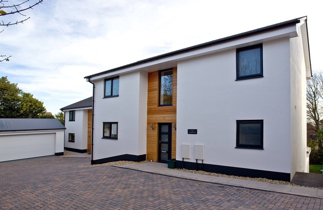 4 bedroom accommodation in Teignmouth