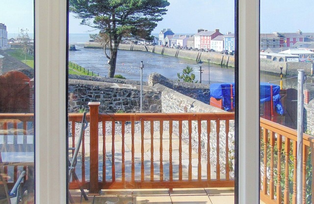 Delightful seaside holiday home with panoramic views across Aberaeron harbour.