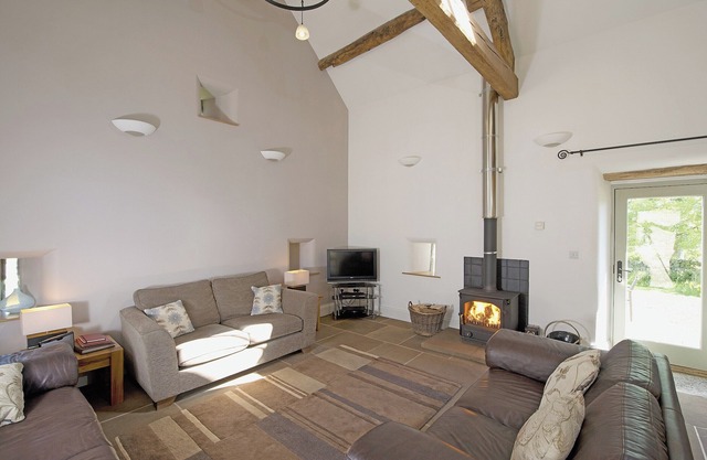 4 bedroom accommodation in Castleton