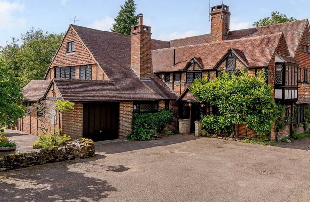 4 bedroom accommodation in Felbridge
