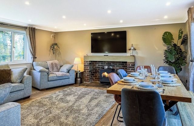 4 bedroom accommodation in Spath, near Uttoxeter