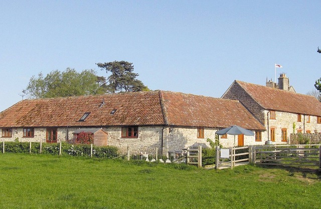 4 bedroom accommodation in Leigh, Sherborne