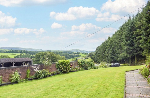 4 bedroom accommodation in Llandinam, near Llanidloes