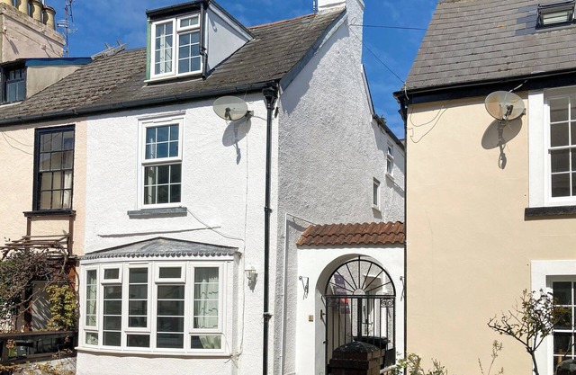 4 bedroom accommodation in Dawlish