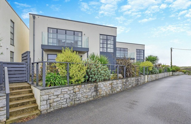 4 bedroom accommodation in Holywell Bay, near Perranporth