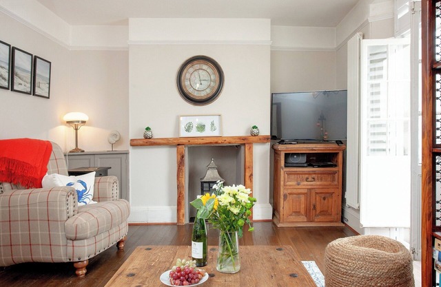 4 bedroom accommodation in Shaldon