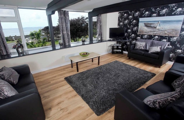 4 bedroom accommodation in Amroth