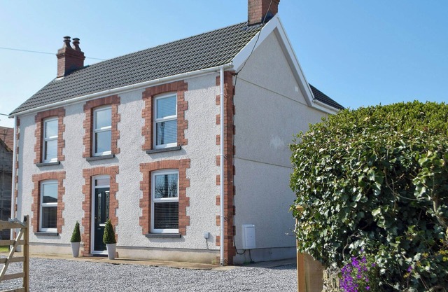 4 bedroom accommodation in Gower