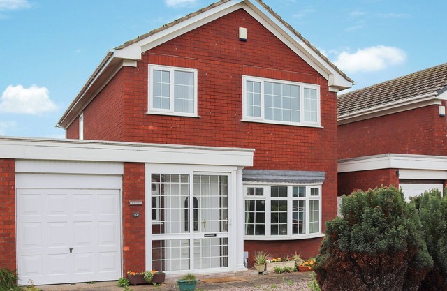 Perfect for families, situated in a quiet area walking distance to the beach and promenade.