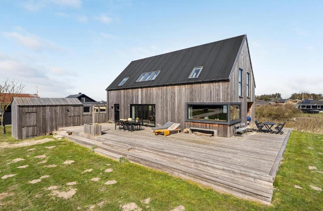 4 Bedroom Amazing Home In Løkken