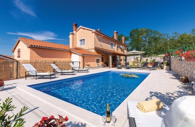 Superbe maison de 4 chambres à Sumber