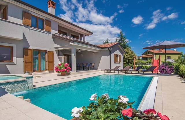 Superbe maison de 4 chambres à Trosti