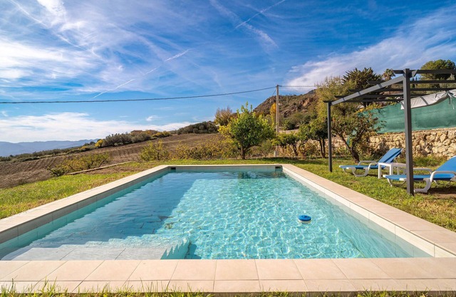 Belle maison de 4 chambres à Periana