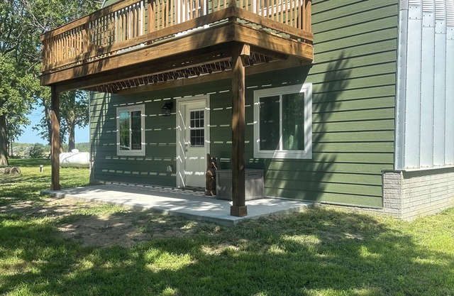 4-bedroom cabin on Missouri Rive with WiFi, AC