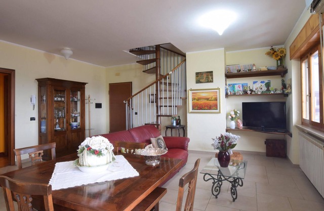 Precioso apartamento de 4 habitaciones en Rogliano