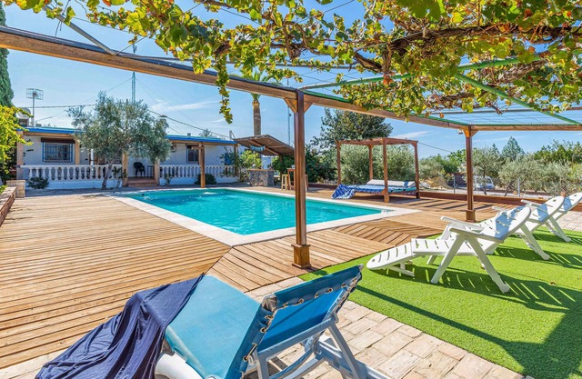 4 bedroom cozy home in Arahal
