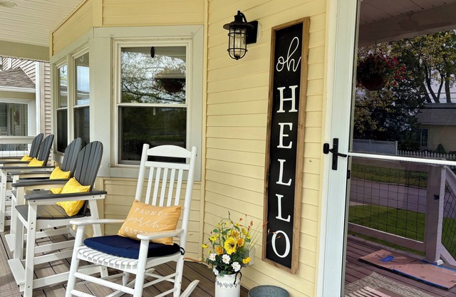 4 bedroom Dog Friendly Lake house, in charming beach town of Fairport Harbor