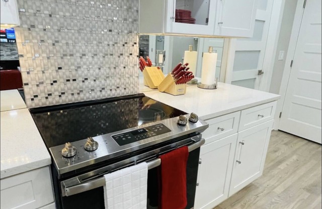 NEW!!! 4 bedroom EastLake / Belvedere Park home