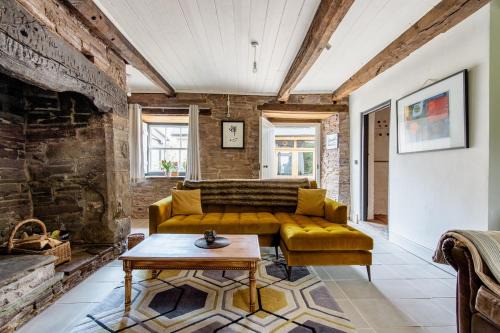 4 bedroom farmhouse Brecon Beacons