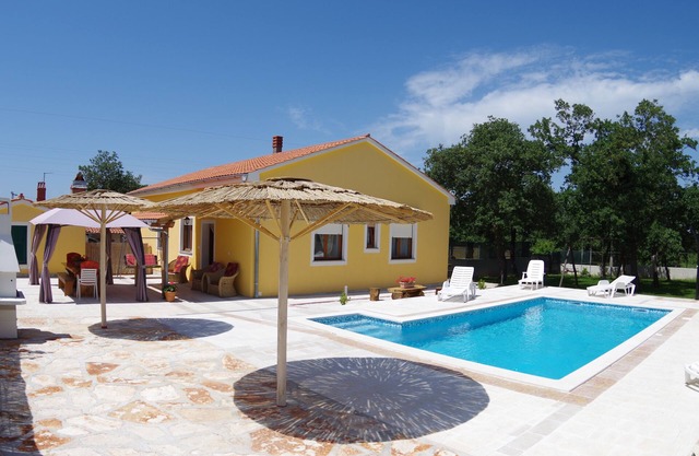 Maison 4 Chambres Avec Piscine Privée