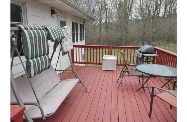4 Bedroom home, 2 large decks, handicap accessible