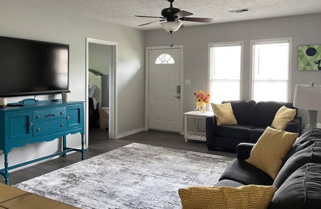 4 Bedroom Home In Quiet Port Neches Neighborhood!