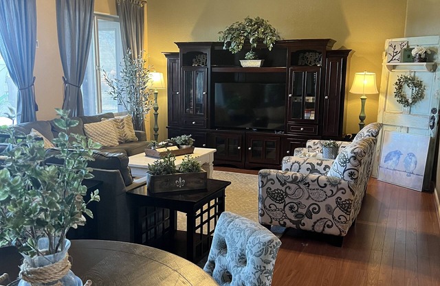 4 bedroom home near cardinals Stadium Super Bowl