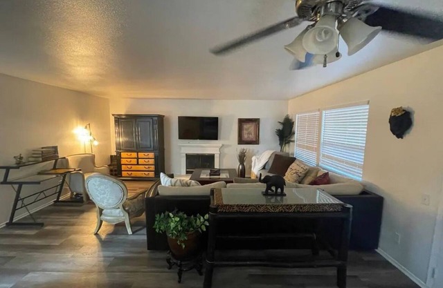 4 bedroom Home Near Downtown Riverside