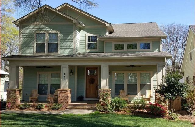 4 Bedroom Home Over-Looking Uptown
