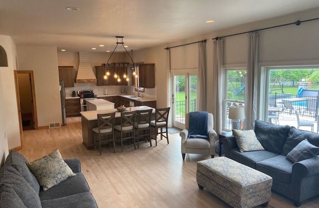 4 bedroom home, perfect for EAA rental