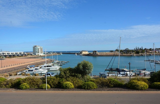 Nouvelle maison de 4 chambres, 10 personnes située dans la marina avec une vue imprenable