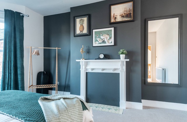 4 bedroom home w/ free parking - Tŷ Hapus Newport