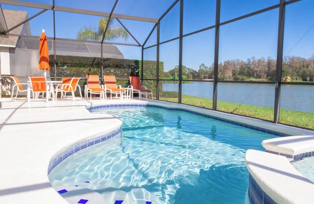 4 Bedroom Home with Tranquil Lakeview Pool/Spa & Game Room (close to Disney!)