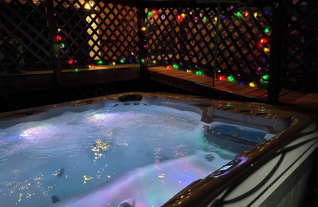 4 Bedroom, Hot Tub, Relaxing, No Cleaning Fee