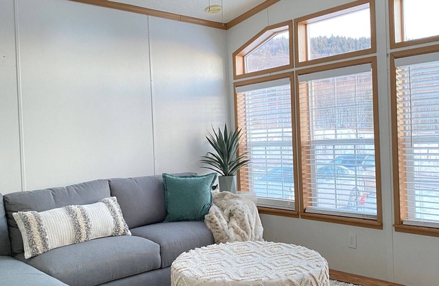 4 bedroom house 10 minutes to Windham Mountain