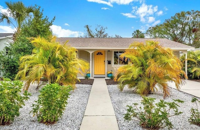 4-bedroom house in charming St. Petersburg