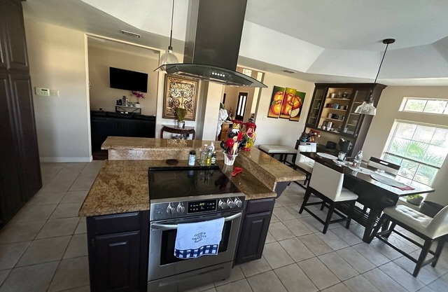 4-bedroom house in charming McAllen with WiFi, AC. Book now