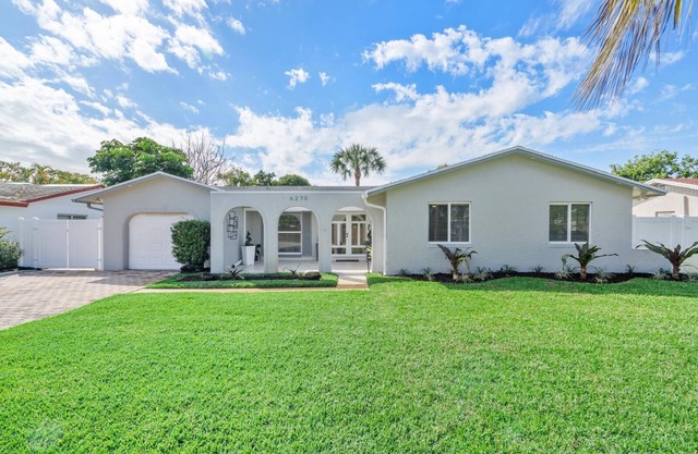 4-bedroom house in enchanting Margate with AC, WiFi & more.