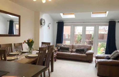 4 bedroom house in seaside town
