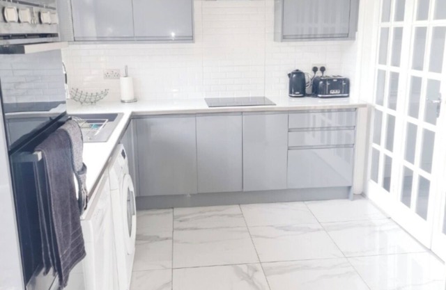 4 Bedroom House LONDON