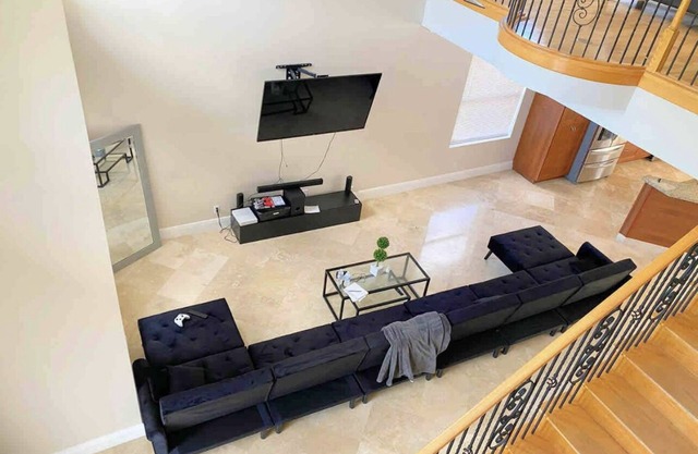 4 BEDROOM LUXURIOUS WATERFRONT VILLA