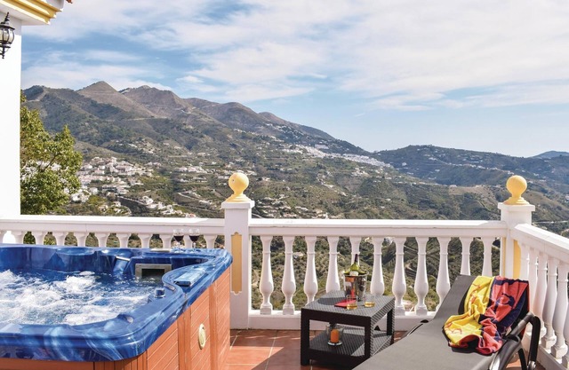 Superbe maison à árchez avec WiFi