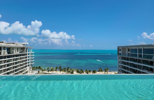 Cancun for Christmas 2025! Gorgeous 4 Bedroom Penthouse Loft 12/20-12/27!