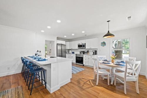 4 bedroom pool home 1 block from the Beach!