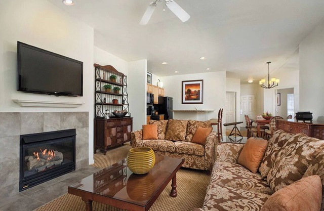 4 Bedroom Presidential Condo w/ Kitchen on Lake of the Ozarks!!
